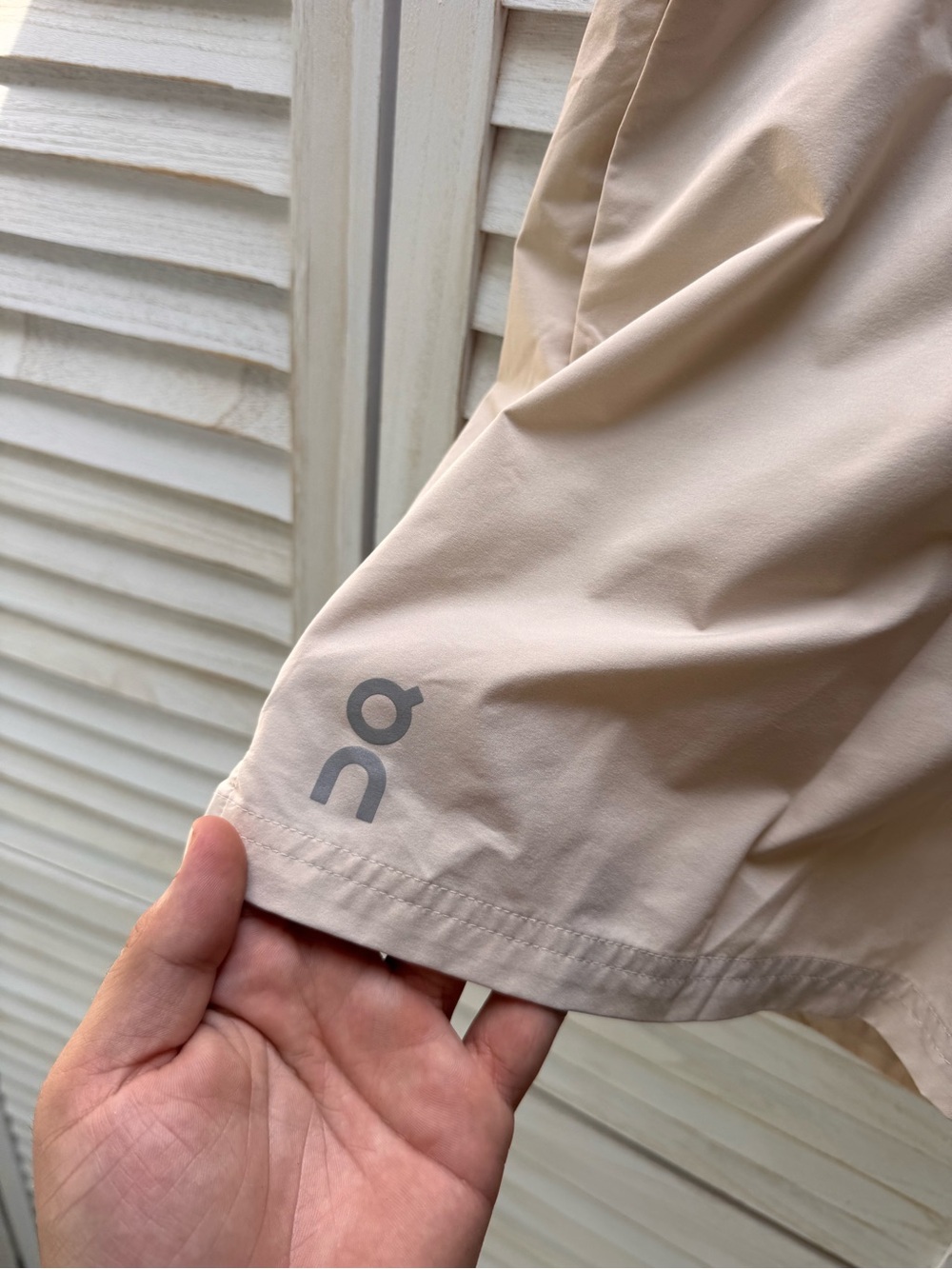On Running 5” Core Shorts Men’s Beige Athletic Training Shorts Size M - Picture 4 of 7
